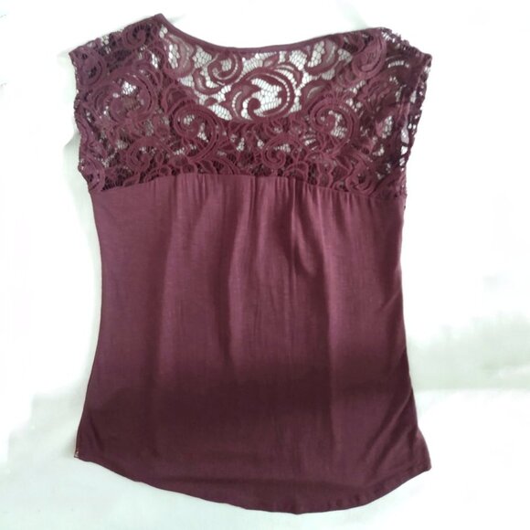 Maurices Laced wine blouse top EUC - Picture 2 of 4